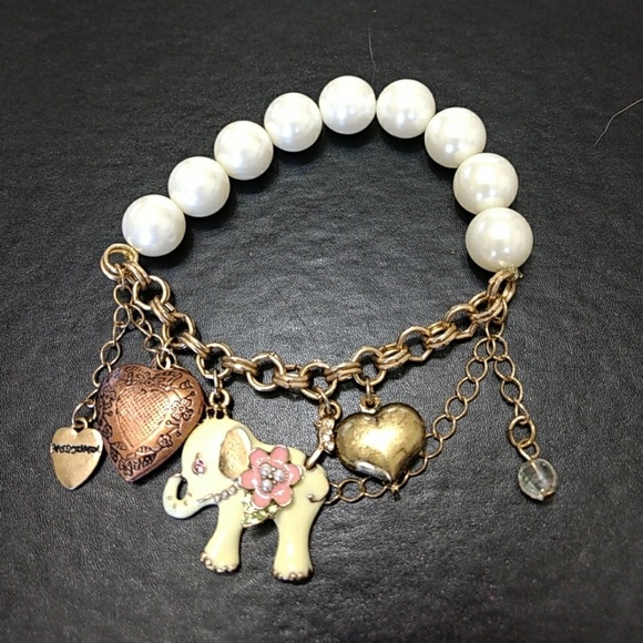 Betsey Johnson Jewelry - *Sale*Betsey Johnson cream elephant charm bracelet